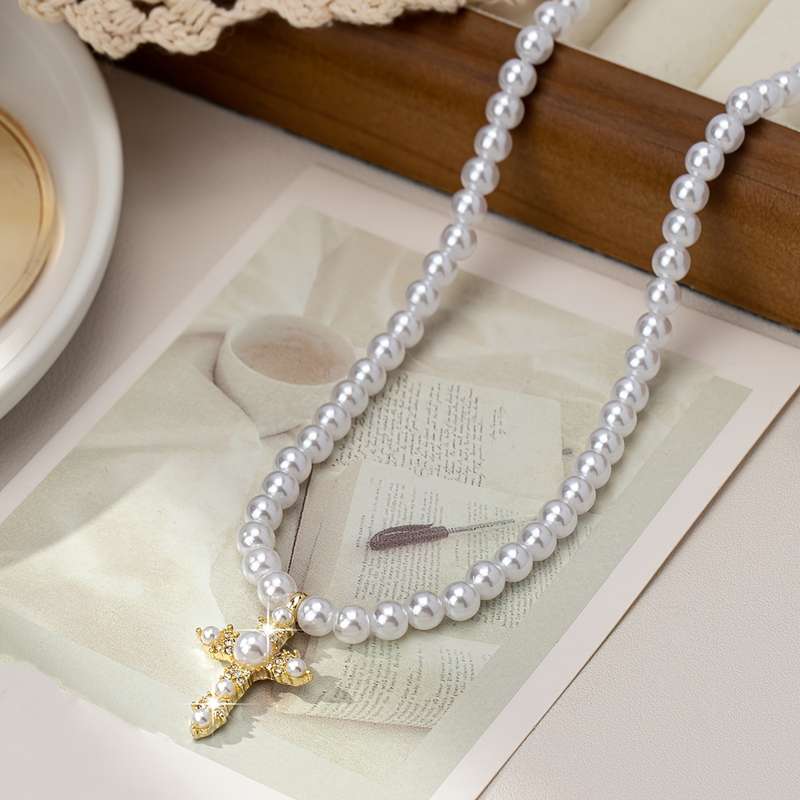 1 Piece White Jesus Theme Pendant