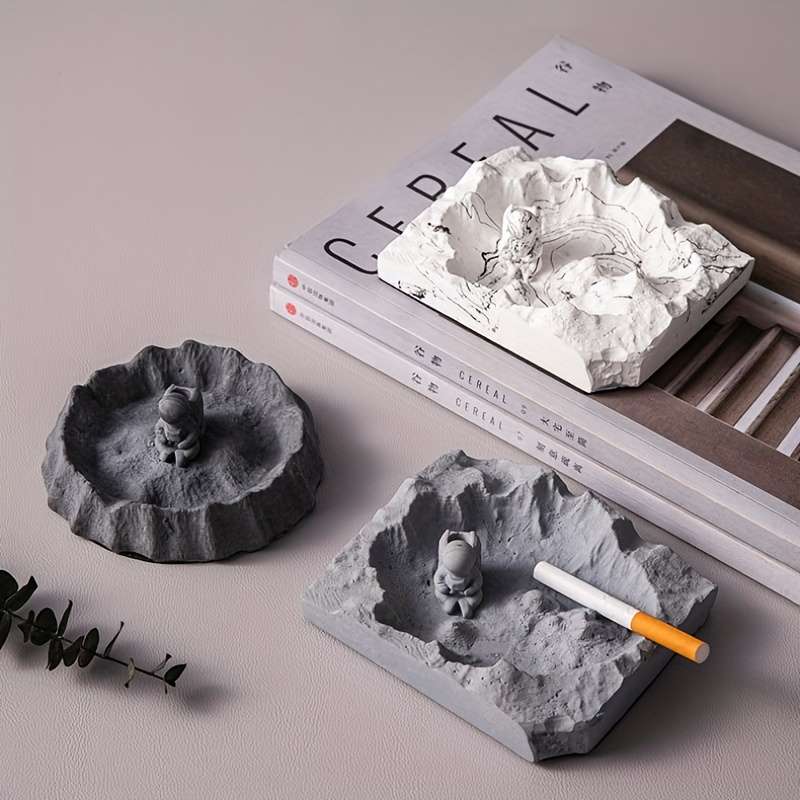 1pc Astronaut Cement Ashtray Unique Spaceman Design for Home Office or Bar Decor Durable