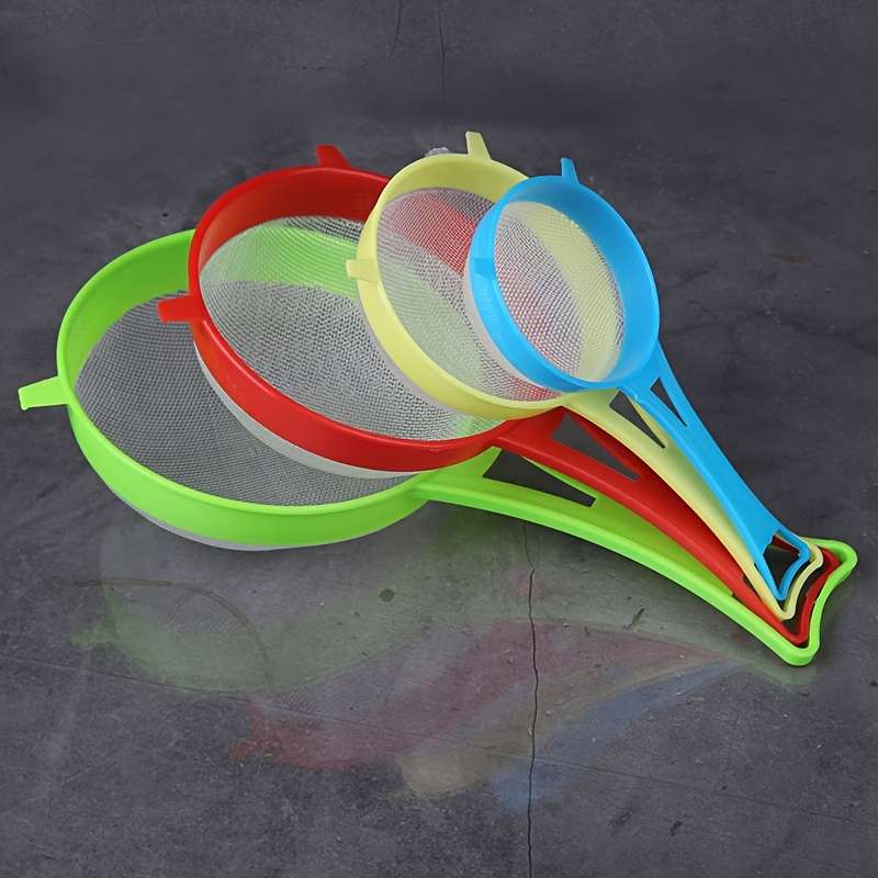 4pcs Set of Classic Plastic Handheld Flour Sieves for Home Baking in The Kitchen.