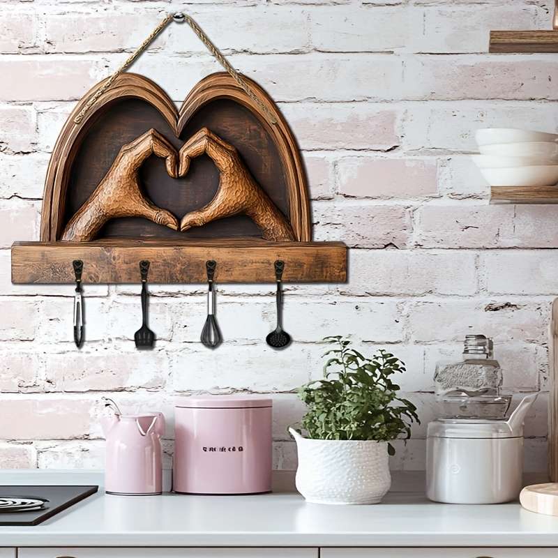 1pc Gorgeous heart-shaped hands simple colorful wooden and home key hanger with four metal hooks