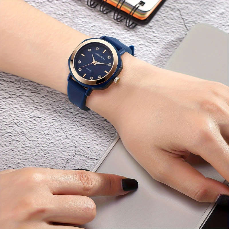 1pc Cute Wind High Appearance Level Small Fresh Silica Gel Strap Quartz Watch Color Sent Randomly