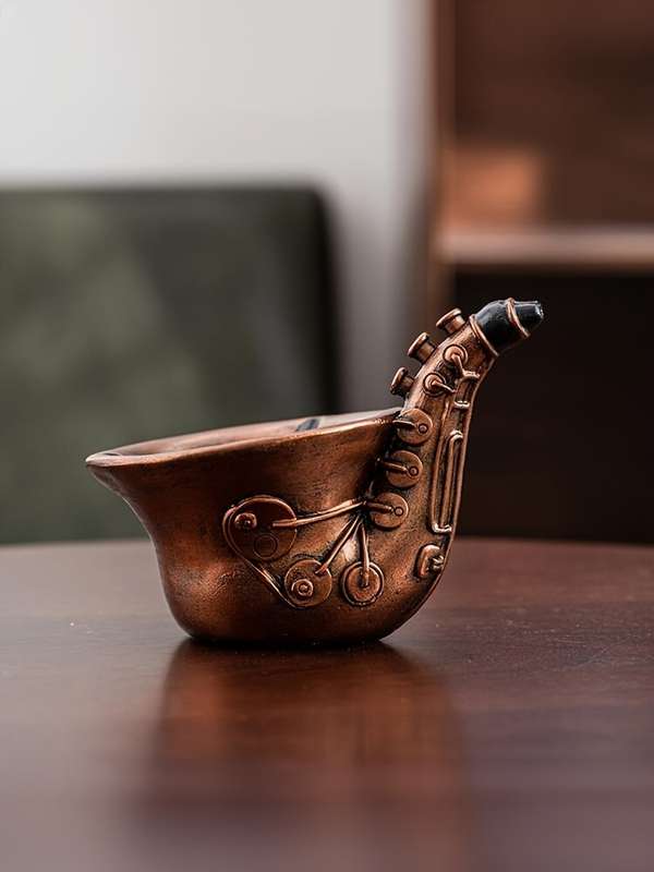 1pc Resin Saxophone Ashtray Vintage Creative Sax Design Ornament Trendy Home Living Room Deco