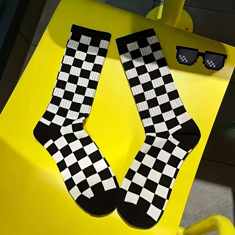 1 Pair Of Mixed Colors One Size Socks
