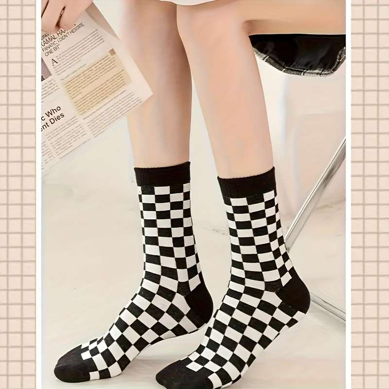 1 Pair Of Mixed Colors One Size Socks
