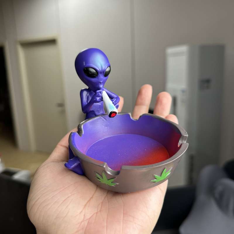 1pc Resin Alien Ashtray Decorative Statue Versatile Indoor Outdoor Use Ideal for Christmas