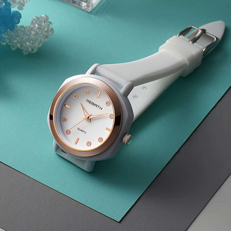 1pc Cute Wind High Appearance Level Small Fresh Silica Gel Strap Quartz Watch Color Sent Randomly