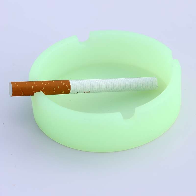 1pc Glow-in-the-Dark Silicone Ashtray Food-Grade Odorless Compact Circular Design for Office