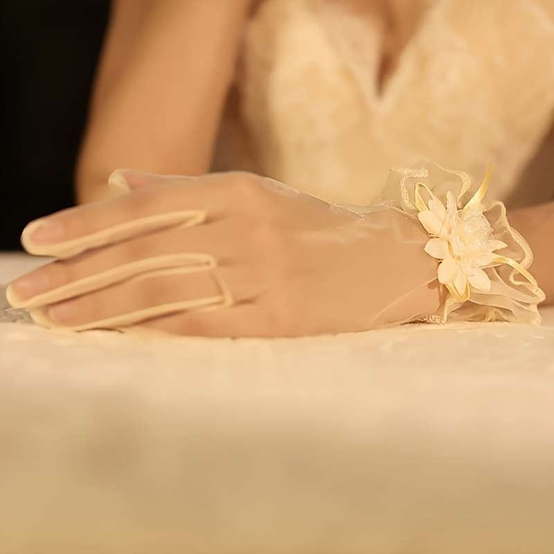1 Pair White Lace Bridal Gloves