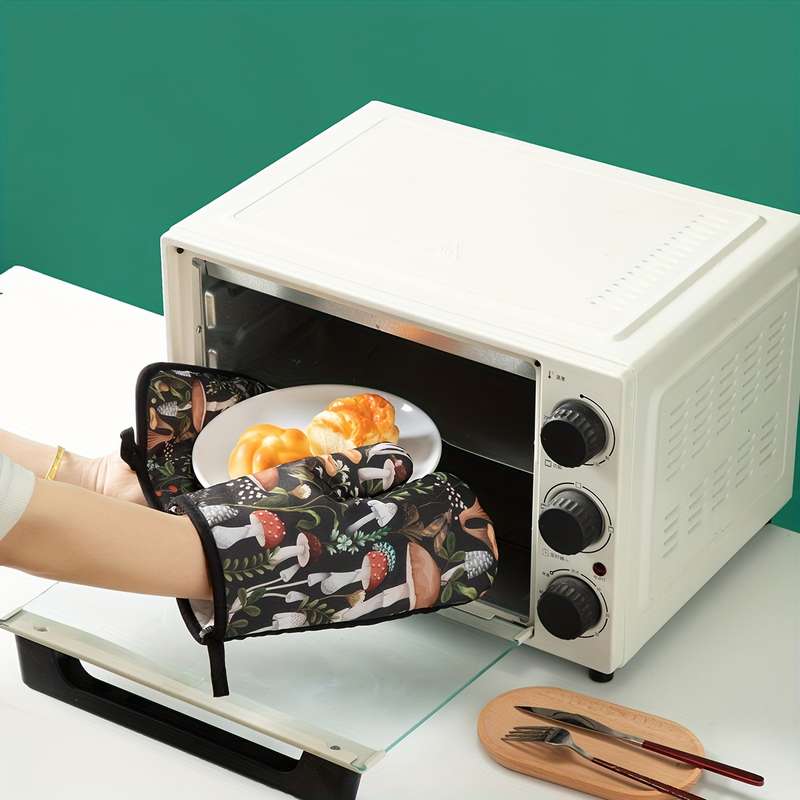 2pcs Polyester Digital Print Mushroom Pattern Kitchen Baking Oven Mittens Heatproof Mats Dining