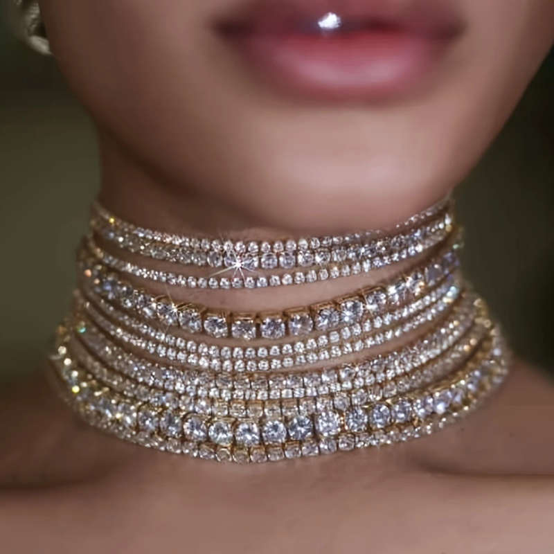 Light Luxury Rhinestone Decorated Necklace