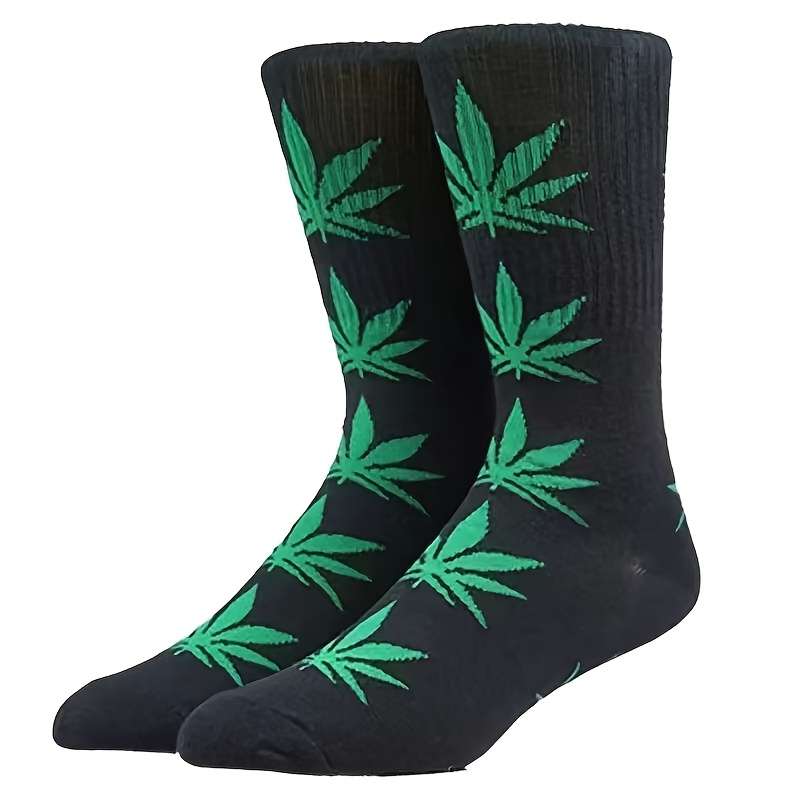 1 Pair Of Black And Green Asian One Size Socks