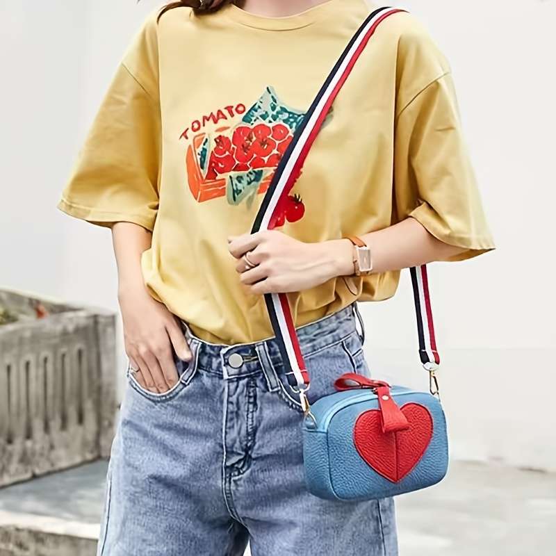 1pc Lightweight Black PU Heart-Shaped Pouch with Adjustable Strap Casual Zipper Phone Bag Ideal