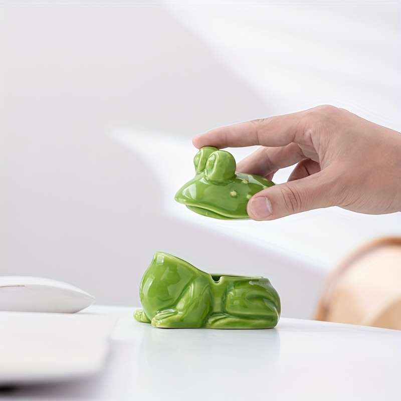 1pc Whimsical Frog Design Ceramic Ashtray with Lid Retro Green Glossy Finish Compact Functiona