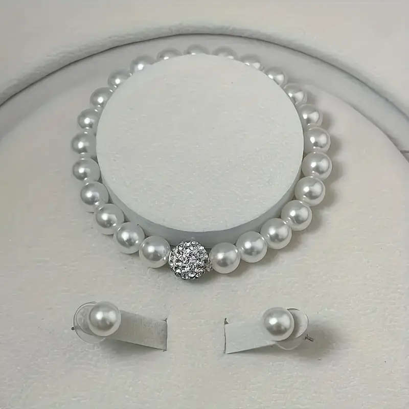 1 necklace + 1 bracelet + 2 earrings. Elegant and minimalist faux Imitation Pearl jewelry set