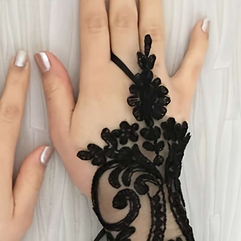 1 Pair White Black Lace Fingerless Gloves