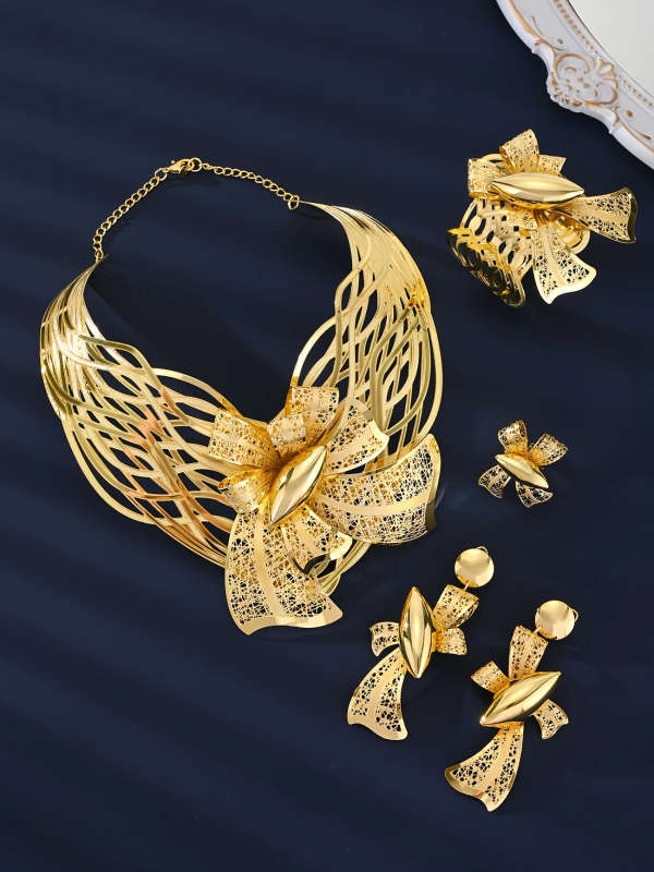 4-Piece Set Of High-Quality Brass Material 18K Gold-Plated Exaggerated Large Flower Necklace Set