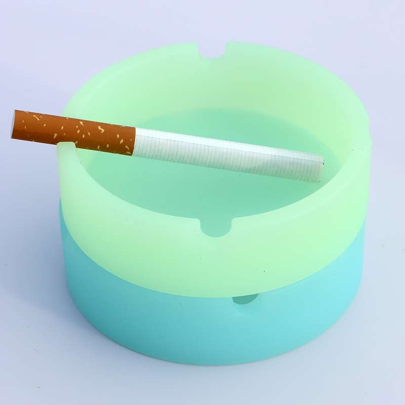 1pc Glow-in-the-Dark Silicone Ashtray Food-Grade Odorless Compact Circular Design for Office