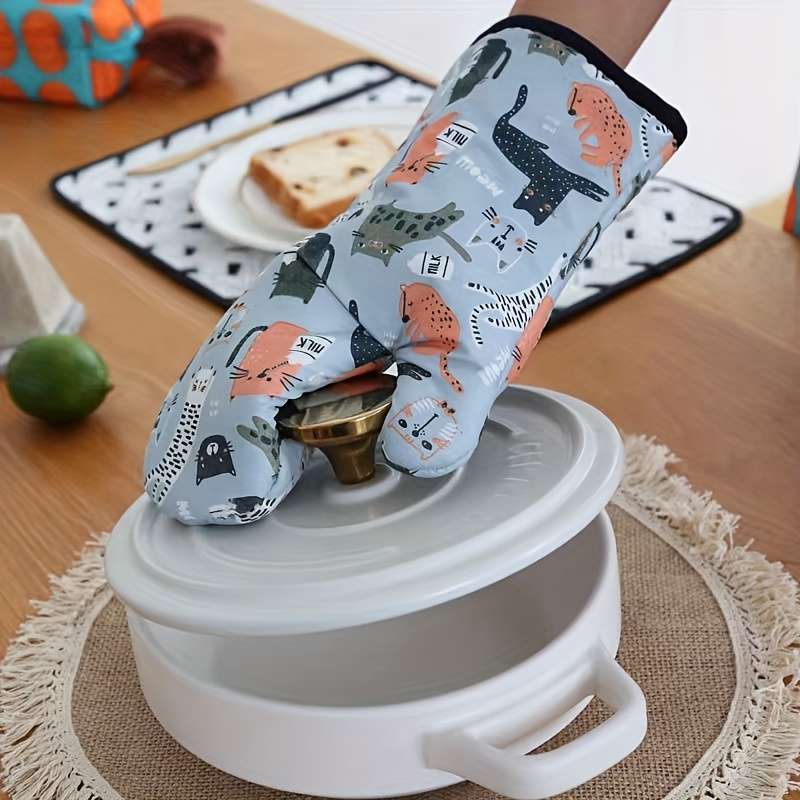 2pcs Cute Cat Pattern Oven Mitts Thick Heat-Resistant Polyester Gloves with Hanging Loop Pe