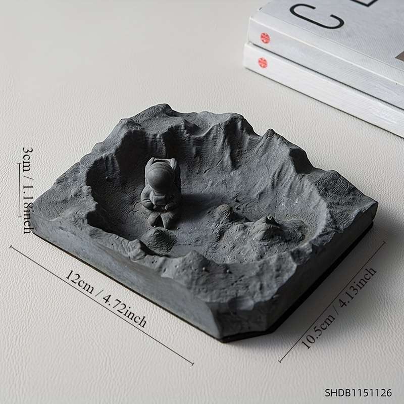1pc Astronaut Cement Ashtray Unique Spaceman Design for Home Office or Bar Decor Durable