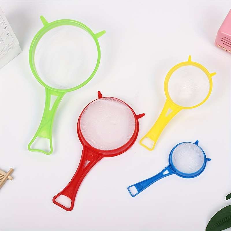 4pcs Set of Classic Plastic Handheld Flour Sieves for Home Baking in The Kitchen.