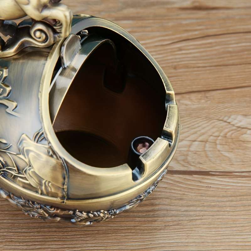 1pc Vintage Dragon Metal Ashtray with Lid Creative Spherical Design Anti-Fly Ash Animal Theme H