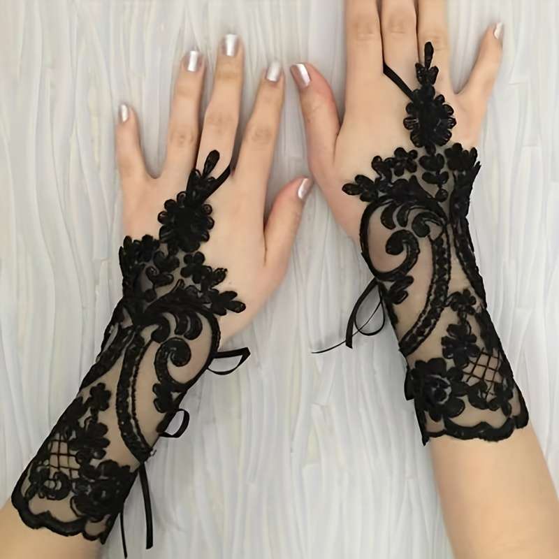 1 Pair White Black Lace Fingerless Gloves