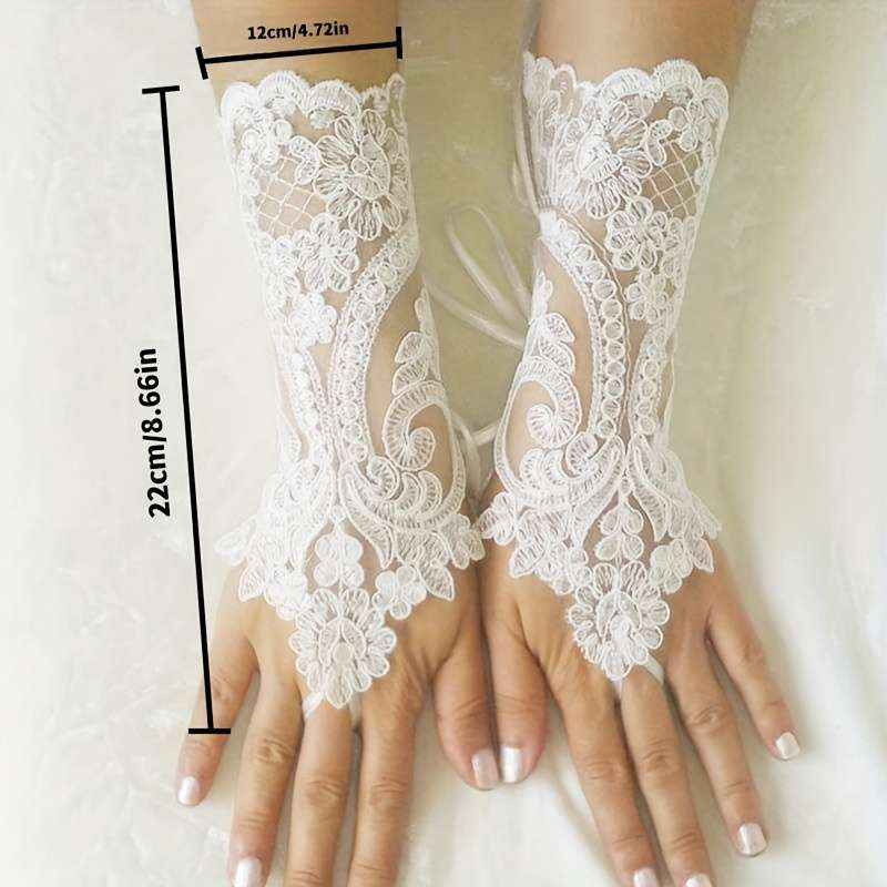 1 Pair White Black Lace Fingerless Gloves