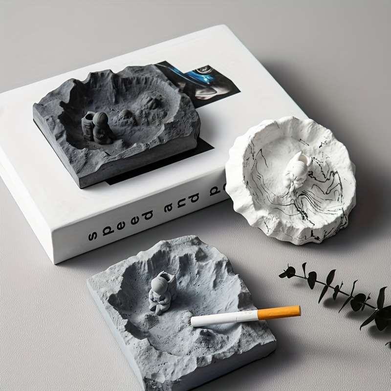 1pc Astronaut Cement Ashtray Unique Spaceman Design for Home Office or Bar Decor Durable