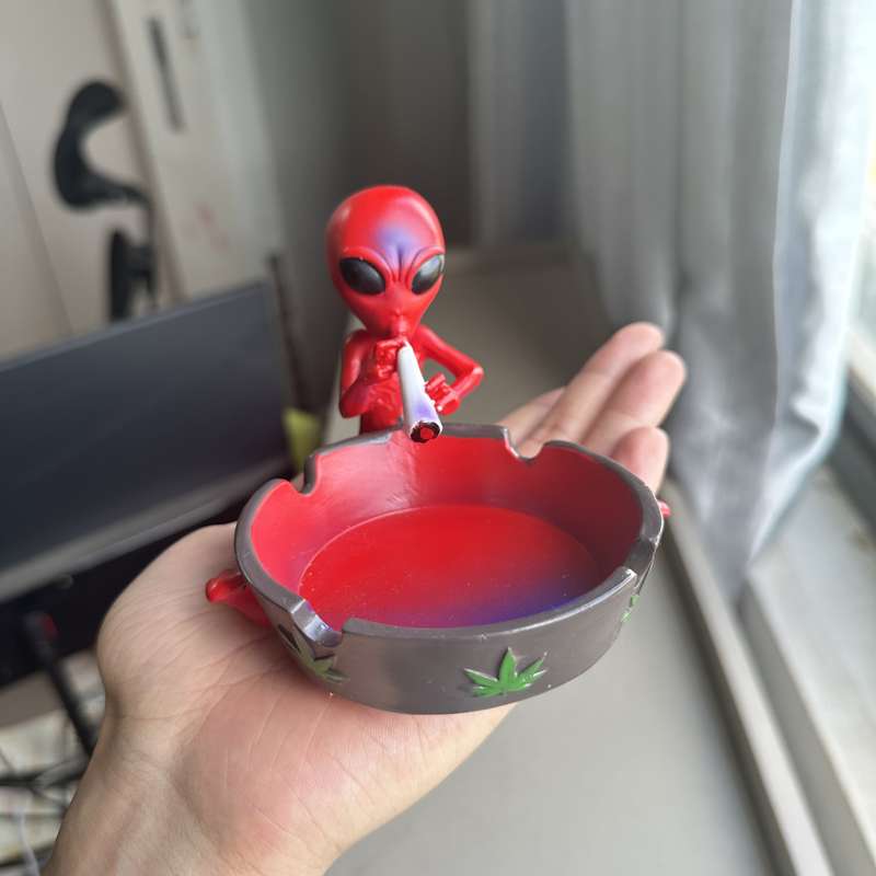 1pc Resin Alien Ashtray Decorative Statue Versatile Indoor Outdoor Use Ideal for Christmas
