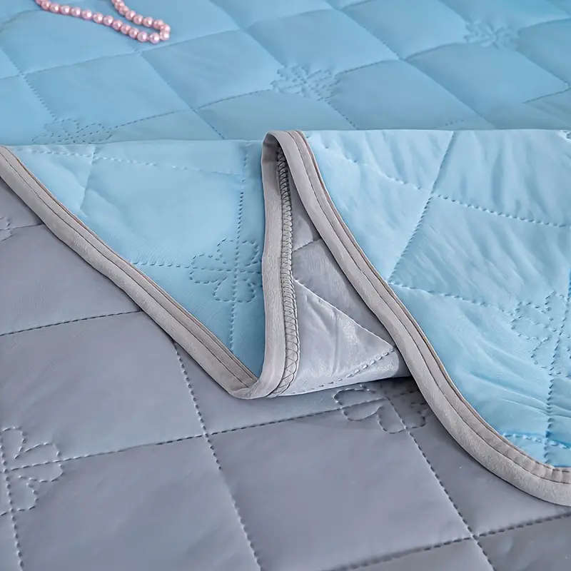1 Lightweight Summer Cooling Blanket