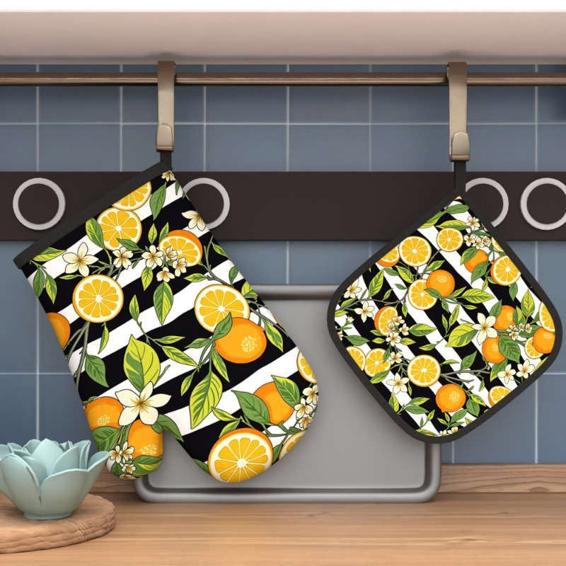 2pcs Heat-Resistant Oven Mitts and Potholders 26.92x17.02 cm Vibrant Orange Black Striped