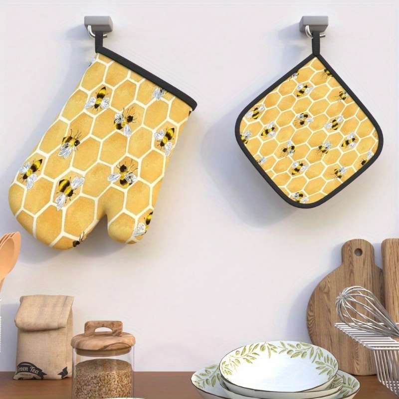 2pcs Heat-Resistant Oven Mitts Pot Holders Beehive Yellow with Black Tips 26.92x17.02 cm