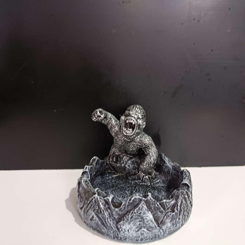 1pc Creative King Kong Domineering Gorilla King Returns Ashtray for Study Office Modern Trendy Orna