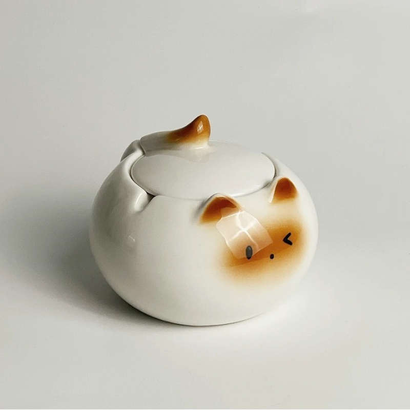 1pc One cute and interesting cat-shaped creative ceramic ashtray suitable for home living room off