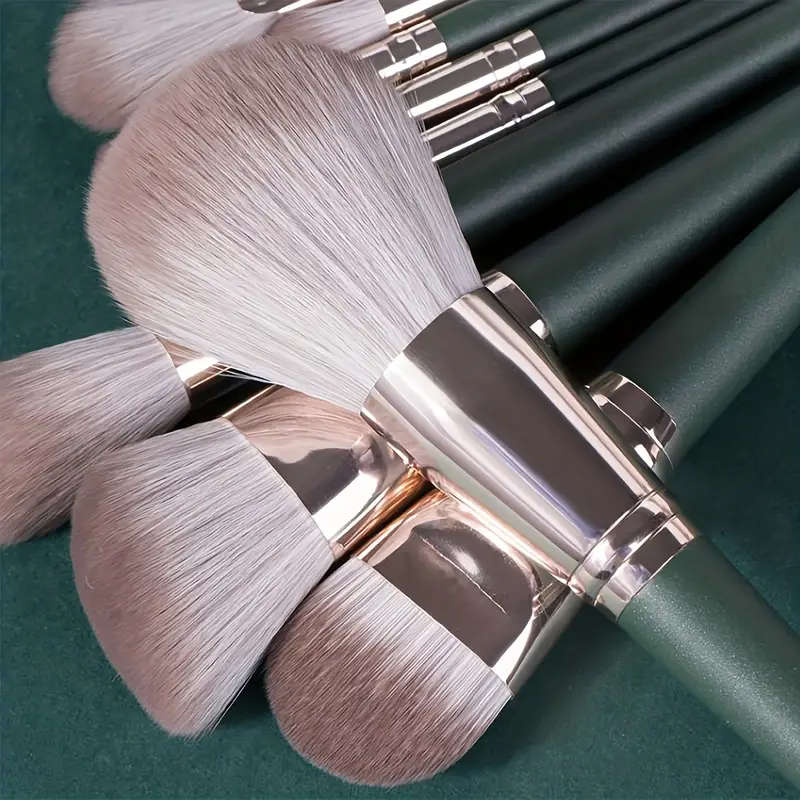 14Piece Professional Makeup Brush Set with Green ABS Handles and Nylon Brushes Suitable for Normal S