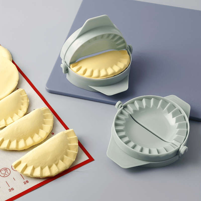DIY Empanada Maker 1pc Plastic Crescent Cookie Cutter Dumpling Press Mold with Scalloped Edg