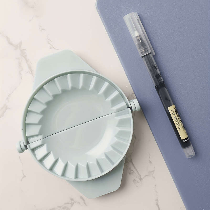 DIY Empanada Maker 1pc Plastic Crescent Cookie Cutter Dumpling Press Mold with Scalloped Edg