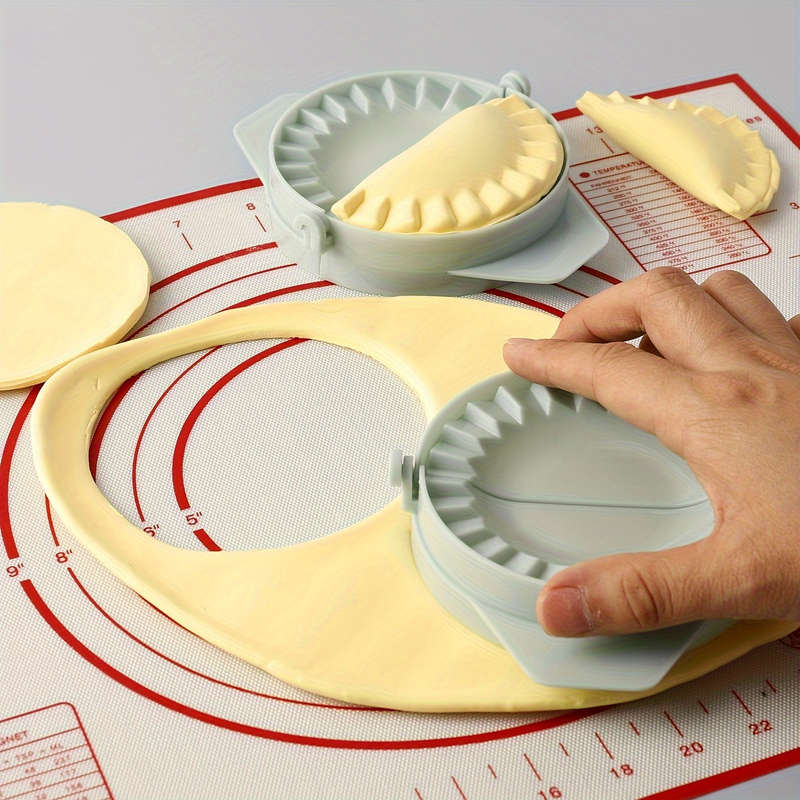 DIY Empanada Maker 1pc Plastic Crescent Cookie Cutter Dumpling Press Mold with Scalloped Edg
