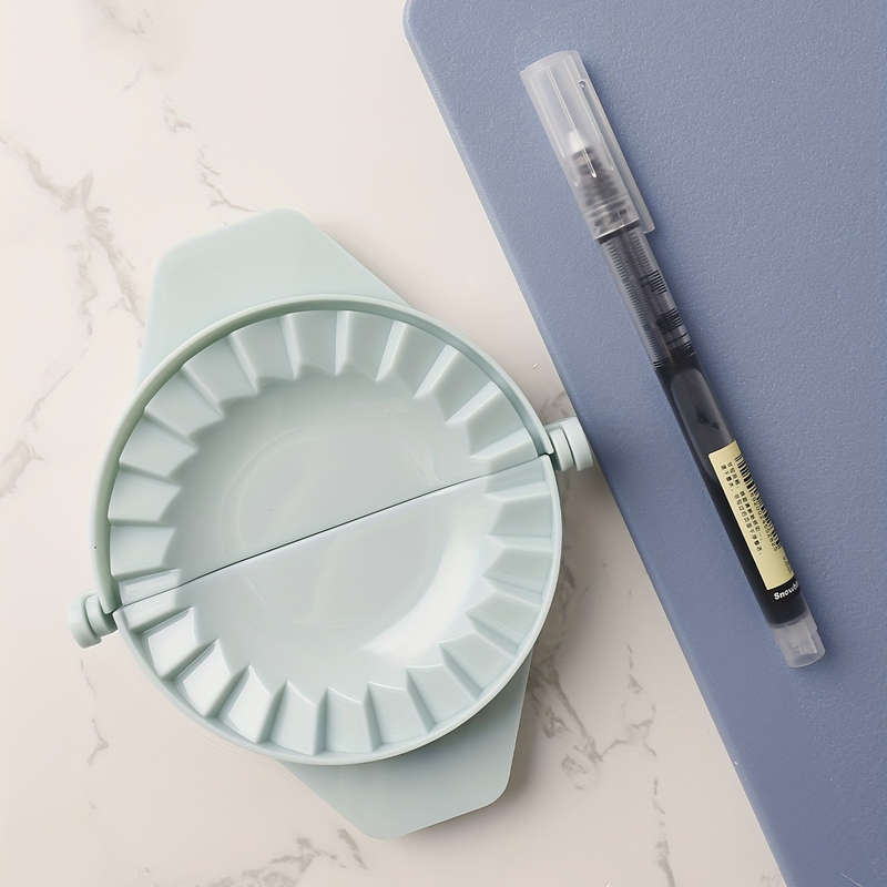 DIY Empanada Maker 1pc Plastic Crescent Cookie Cutter Dumpling Press Mold with Scalloped Edg