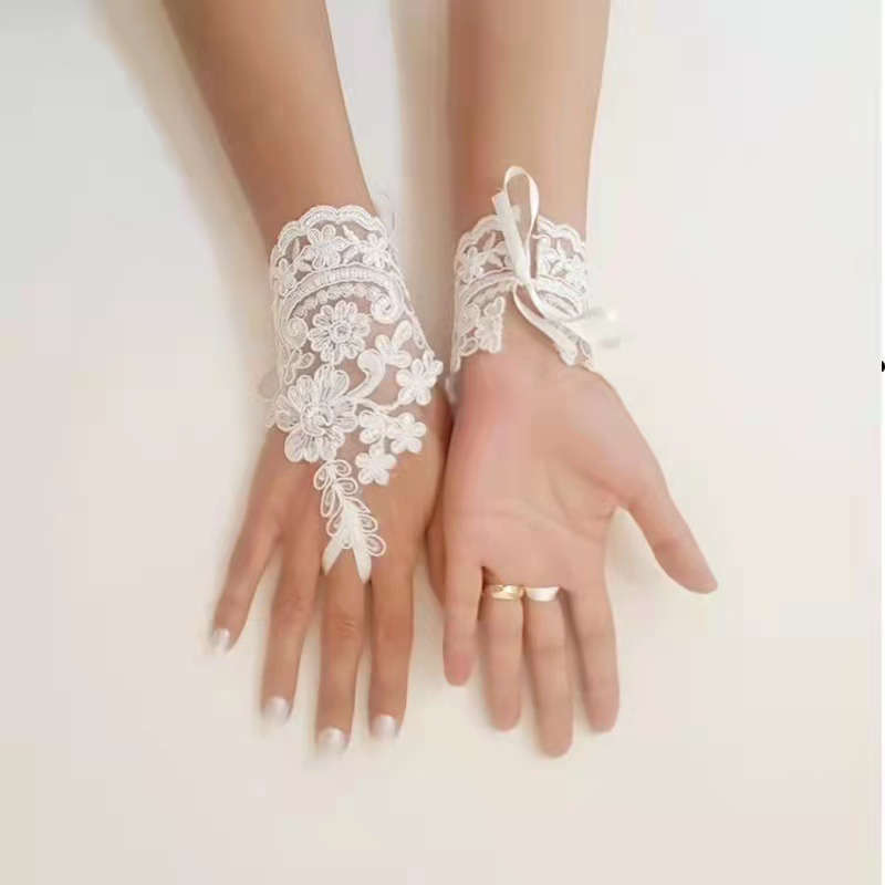 1 Pair Red White Lace Fingerless Bridal Gloves