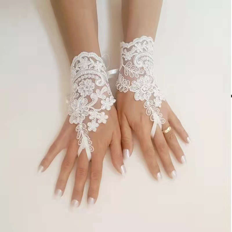 1 Pair Red White Lace Fingerless Bridal Gloves