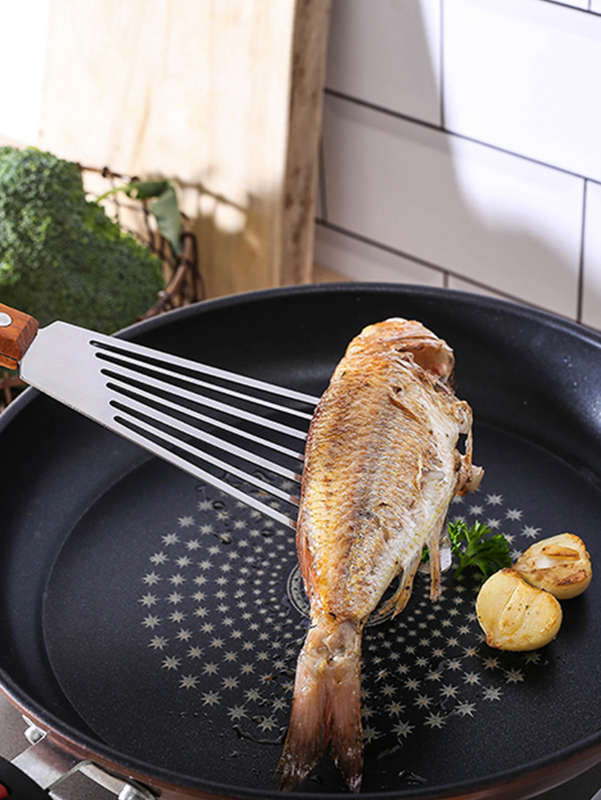 1pc Stainless Steel Frying Shovel with Non-Slip Handle and Leak-Proof Edge Ideal for Eggs Steak