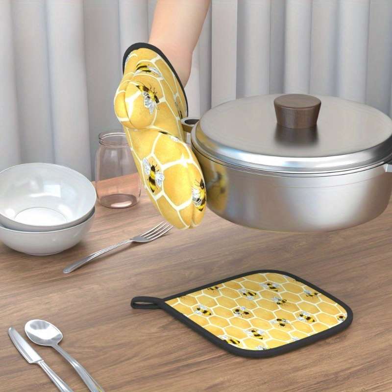 2pcs Heat-Resistant Oven Mitts Pot Holders Beehive Yellow with Black Tips 26.92x17.02 cm