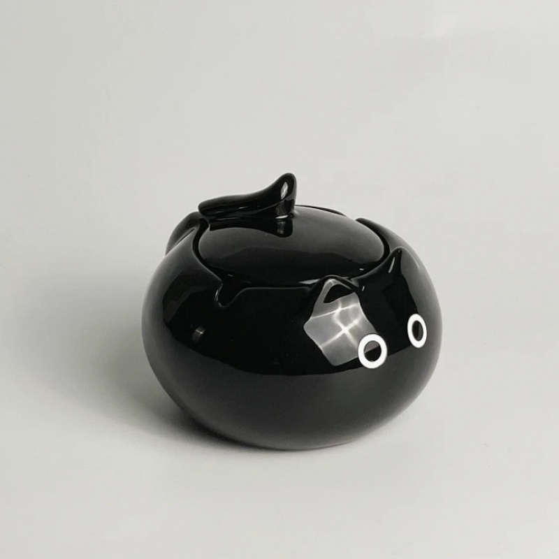 1pc One cute and interesting cat-shaped creative ceramic ashtray suitable for home living room off