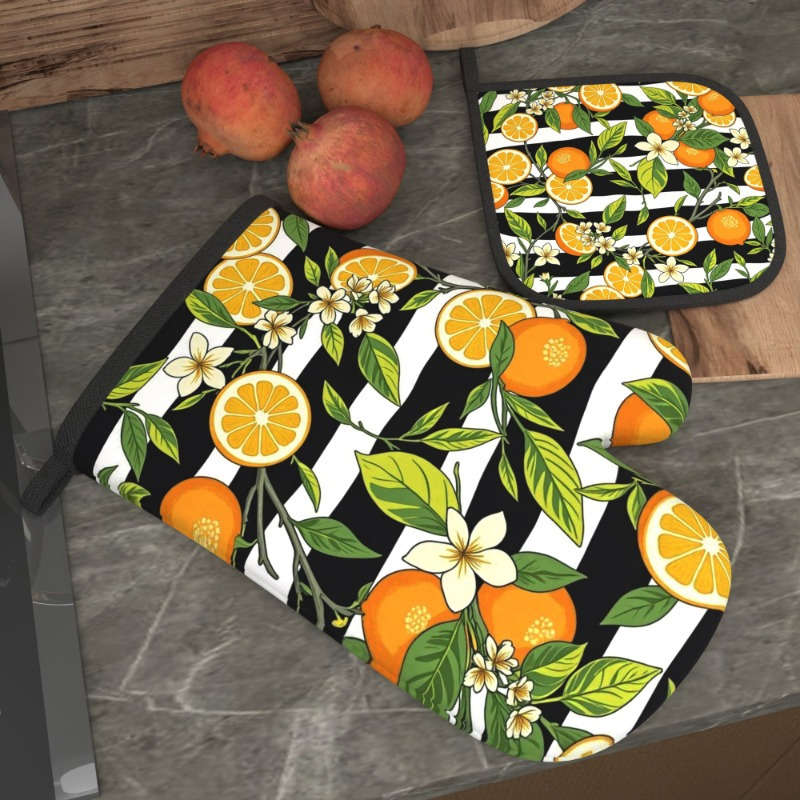 2pcs Heat-Resistant Oven Mitts and Potholders 26.92x17.02 cm Vibrant Orange Black Striped