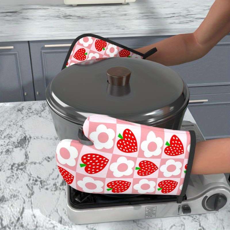 2pcs 26.92x17.02 cm Oven Mitts And Potholders Strawberry checkerboard Heat Resistant Oven Mitts