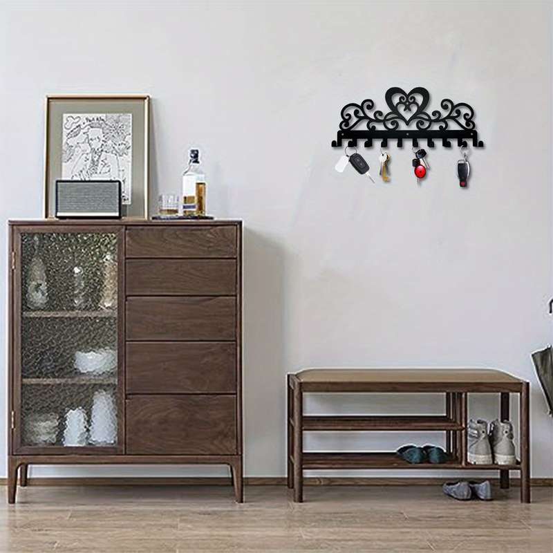 Vintage Heart-Shaped 10-Hook Black Metal Key HolderStylish Wall-Mounted Organizer for K