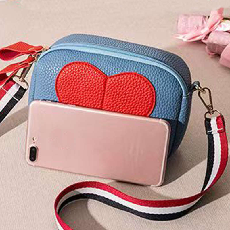 1pc Lightweight Black PU Heart-Shaped Pouch with Adjustable Strap Casual Zipper Phone Bag Ideal