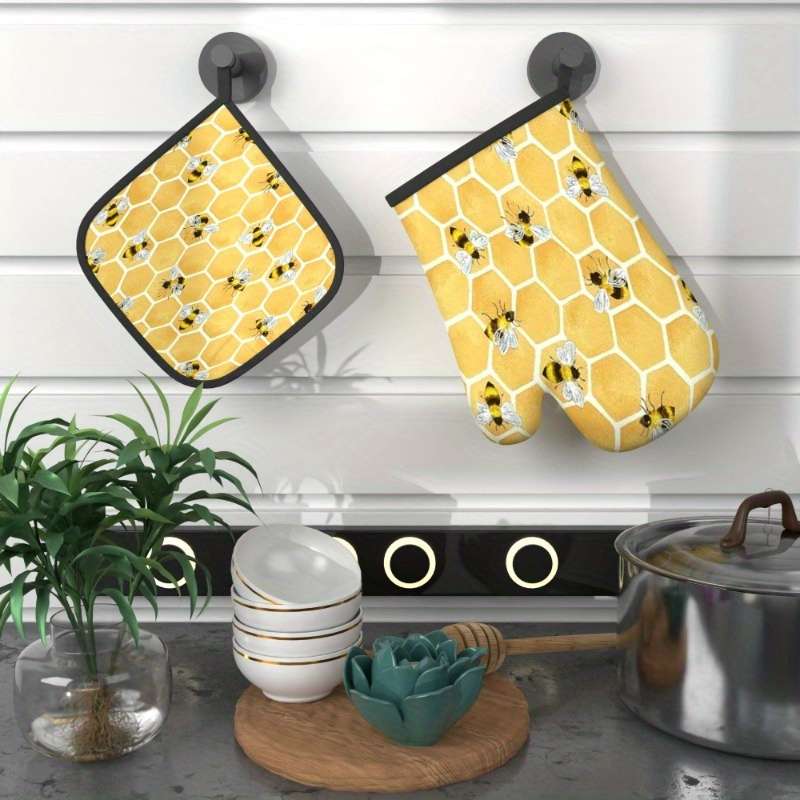 2pcs Heat-Resistant Oven Mitts Pot Holders Beehive Yellow with Black Tips 26.92x17.02 cm