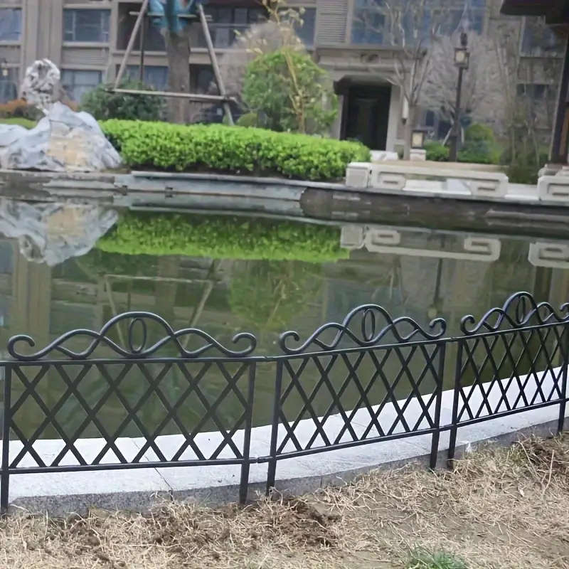 4 Pieces Durable Plastic Decorative Garden Border Fence